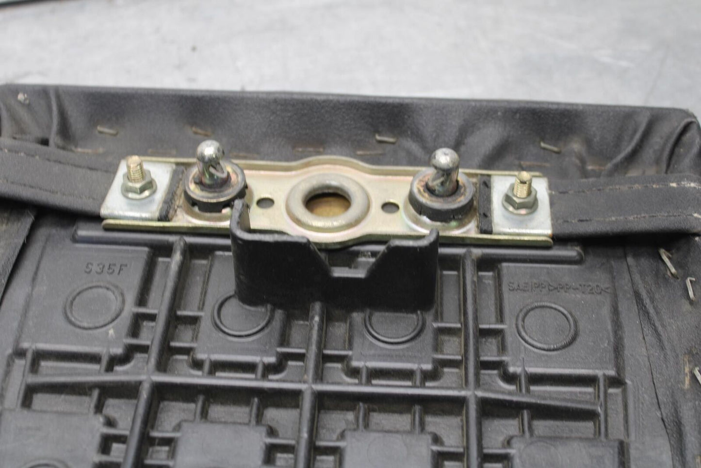 01-03 SUZUKI GSXR600 REAR BACK PASSENGER TANDEM SEAT PAD SADDLE PILLION BB633