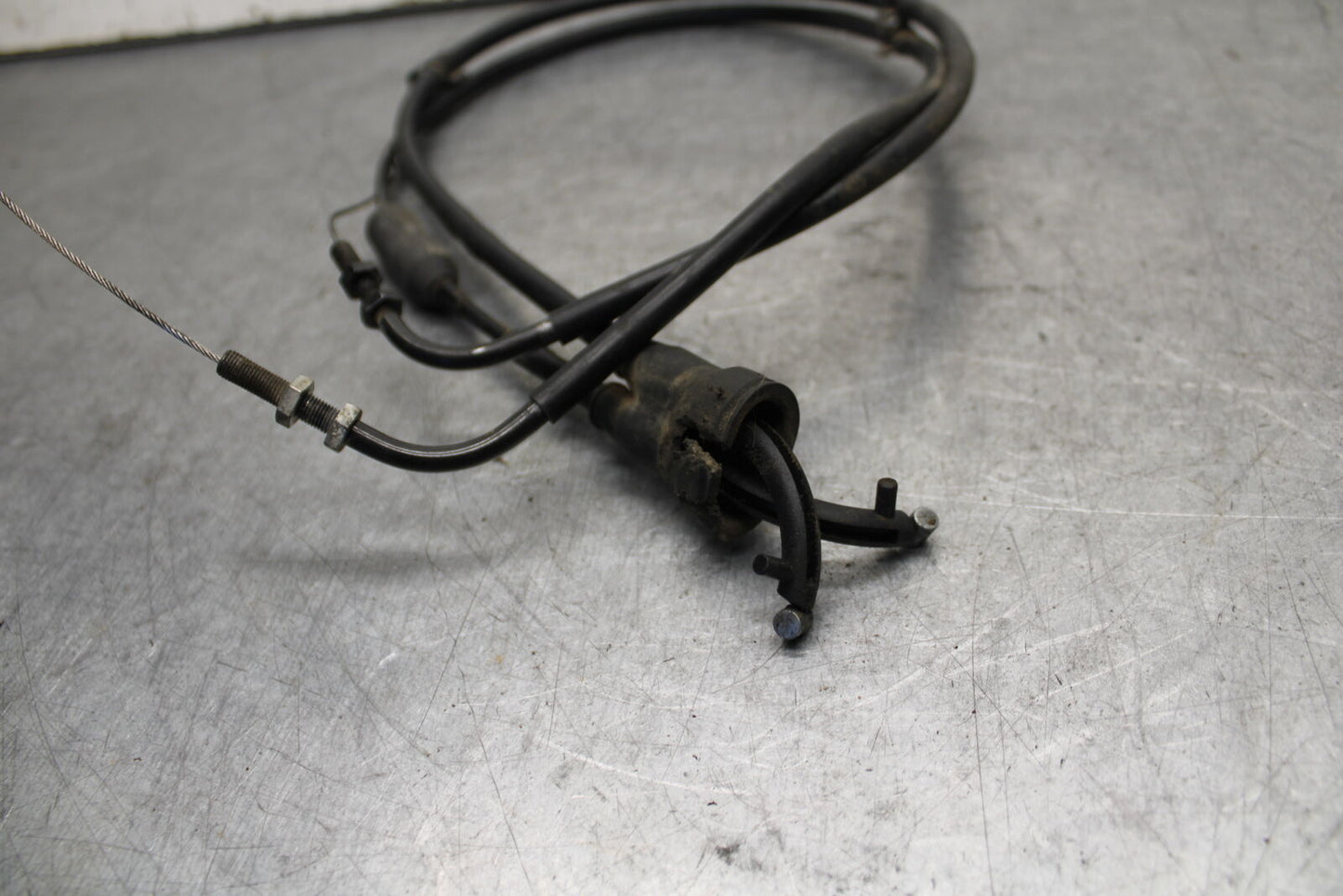 09-11 TRIUMPH DAYTONA 675 THROTTLE CABLES LINES BB652