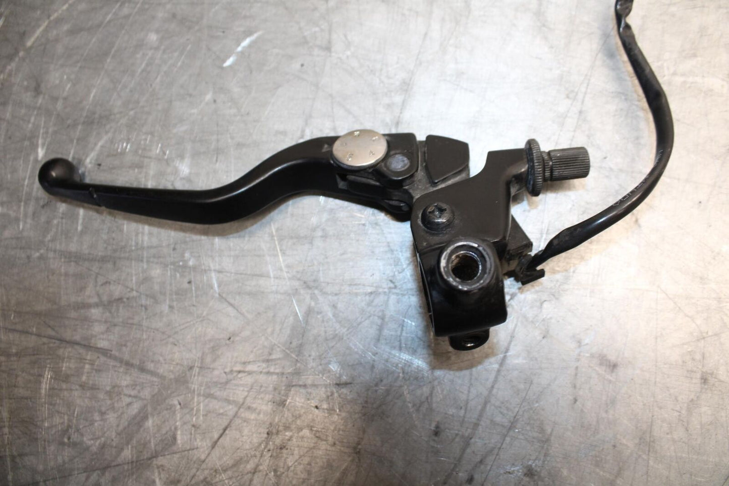 21 HUSQVARNA VITPILEN 401 CLUTCH PERCH MOUNT WITH LEVER BB467