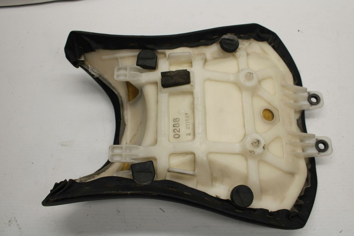 11-12 KAWASAKI Z1000 FRONT DRIVERS SEAT PAD SADDLE PILLION BB249