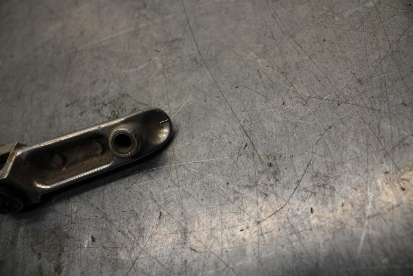 2002 Suzuki GSXR1000 LEFT FRONT FOOT REST PEG STEP 43526-35F00 BB73
