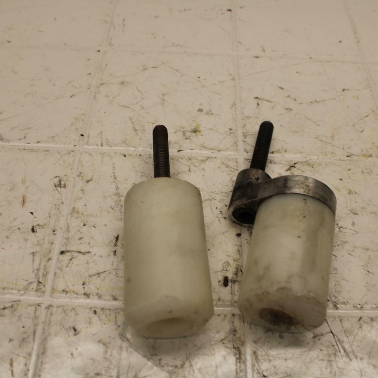 01-02 SUZUKI GSXR750 FRAME SLIDERS SET BB15