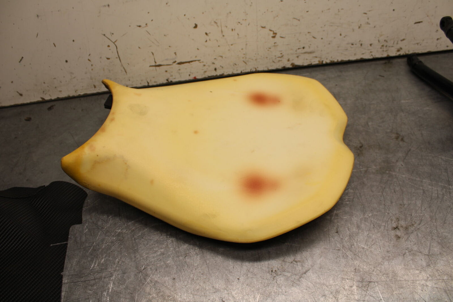 08-10 DUCATI 848 FRONT DRIVERS SEAT PAD SADDLE PILLION BB705