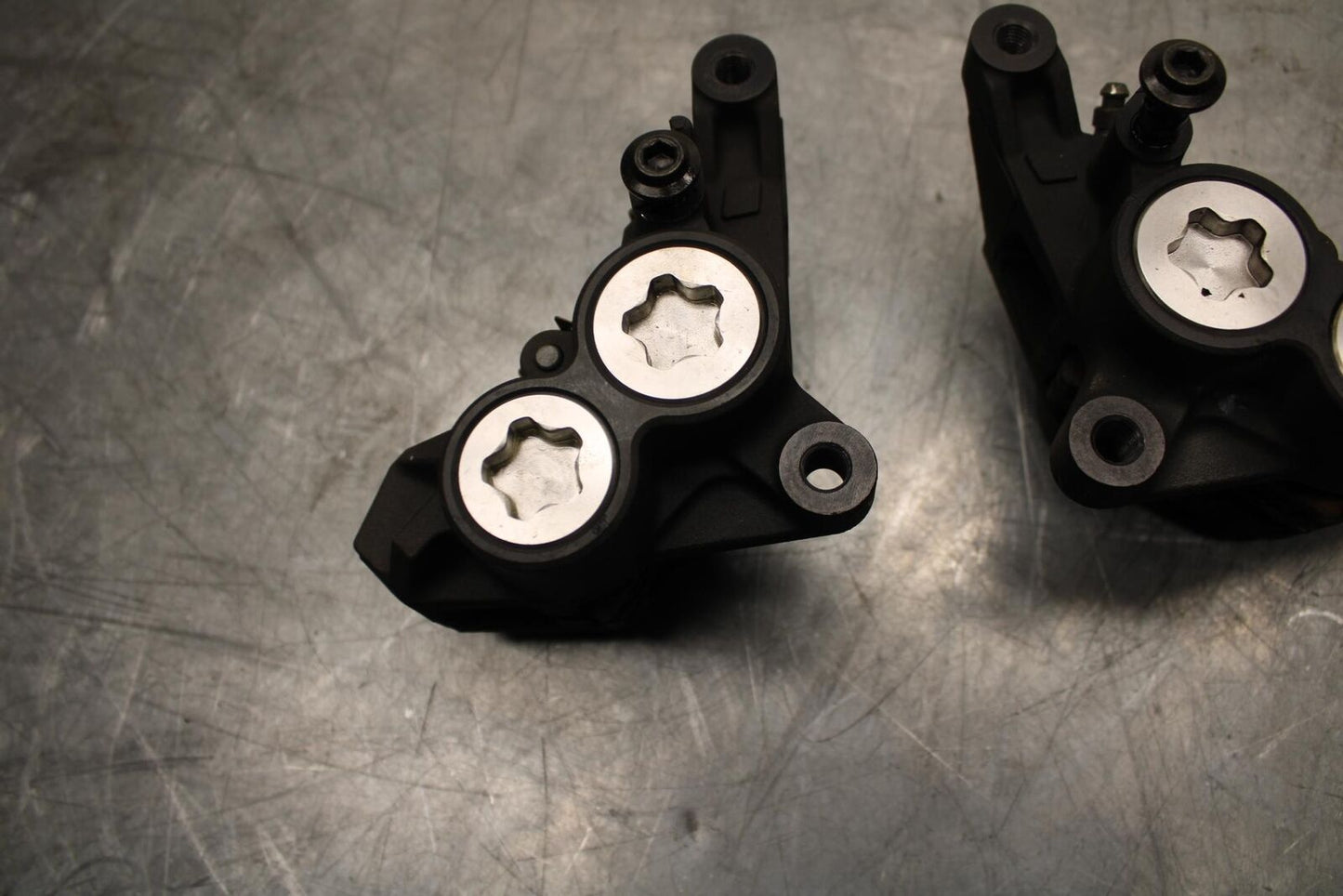 16-22 YAMAHA XSR 700 RIGHT LEFT FRONT BRAKE CALIPER SET PAIR CALIPERS BB475