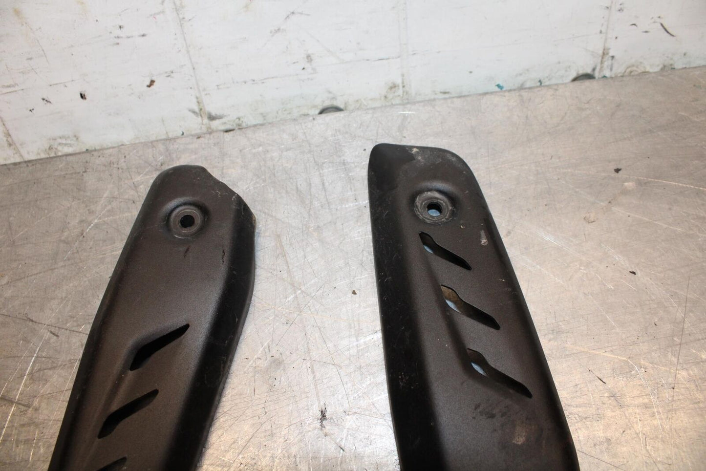 17-21 TRIUMPH STREET TRIPPLE R ABS RADIATOR COVER bb452