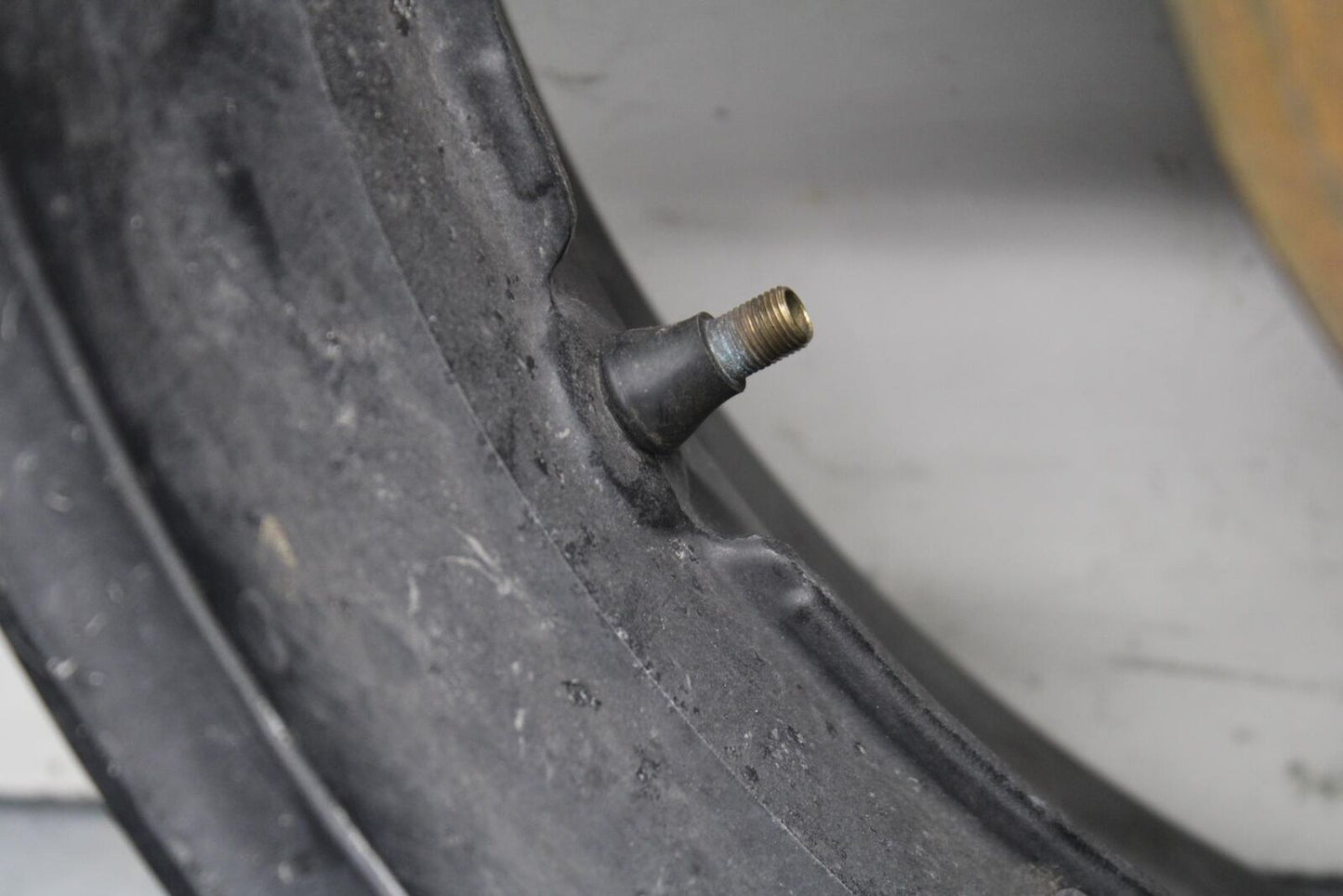 1999 Suzuki GSXR600 REAR WHEEL AND ROTOR BACK BRAKE DISC BB608
