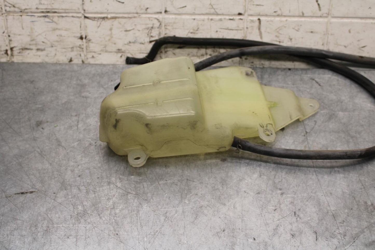 2005 Kawasaki Vulcan 1600 VN1600D Nomad COOLANT WATER TANK RESERVOIR BOTTLE BB55