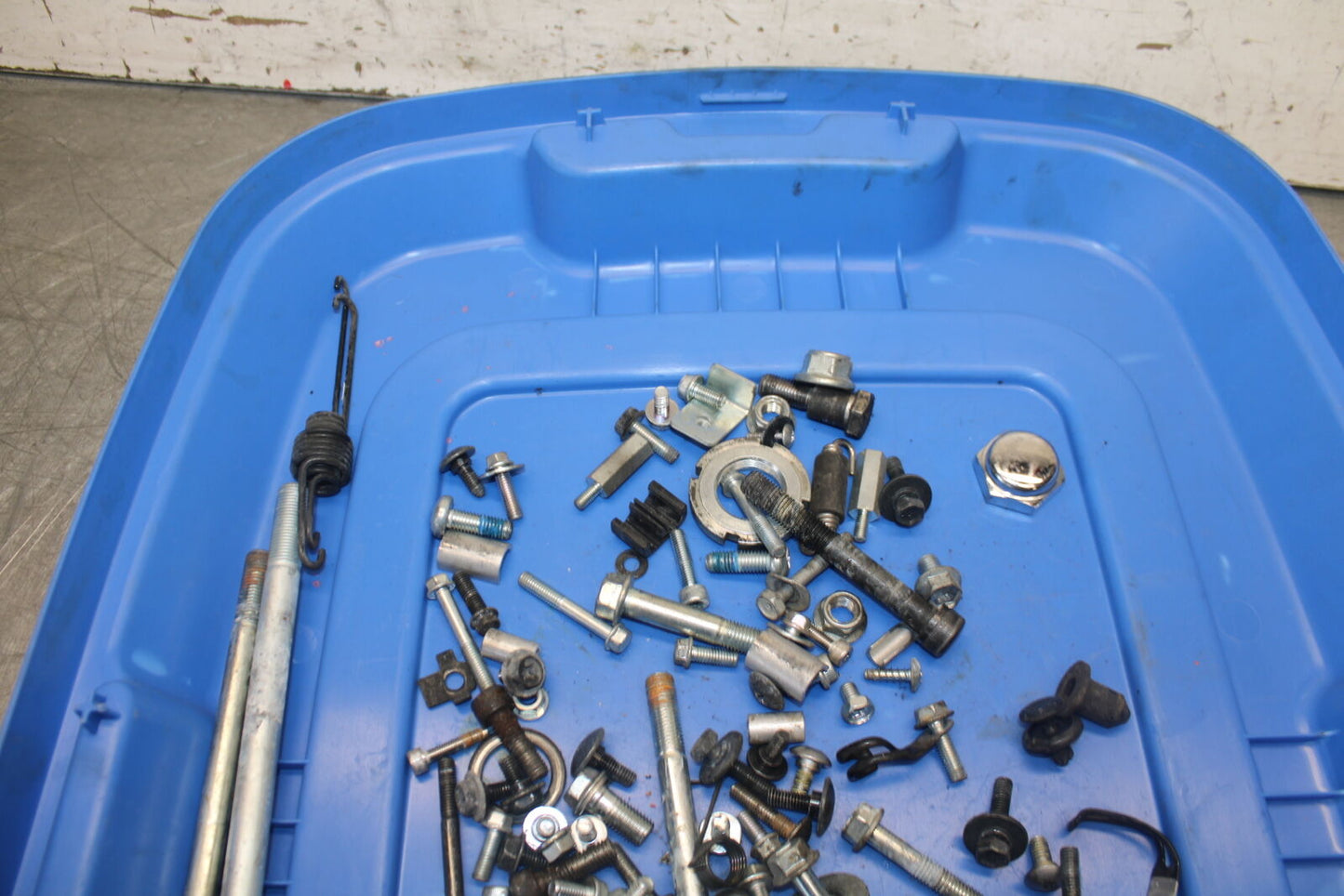 09-11 DUCATI 1198 MOUNTING BOLTS HARDWARE MOTOR SCREWS BB705