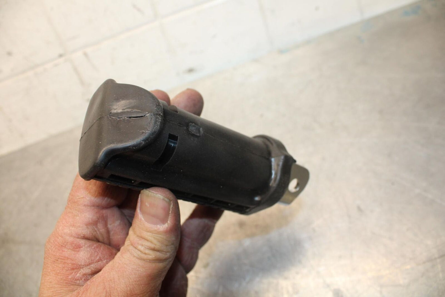 1983 Suzuki GS1100E RIGHT FRONT FOOT REST PEG STEP 43550-34501 BB37