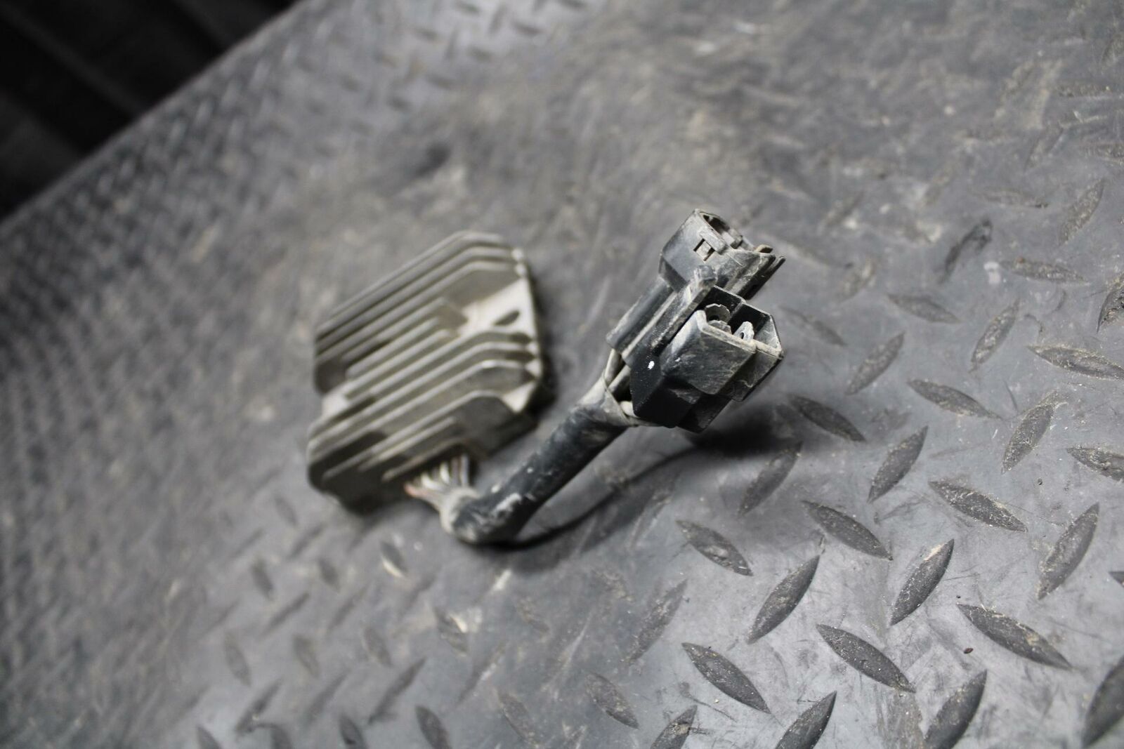 03 SUZUKI SV650S RECTIFIER VOLTAGE REGULATOR 32800-16G00 BB219