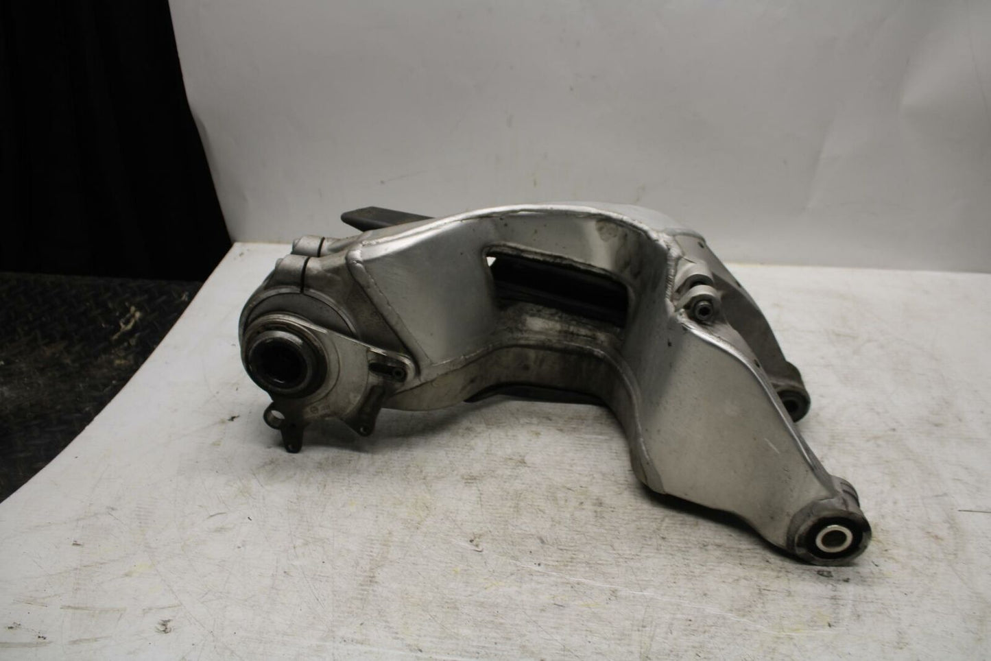 08-10 DUCATI 848 REAR SWINGARM BACK SUSPENSION SWING ARM BB369
