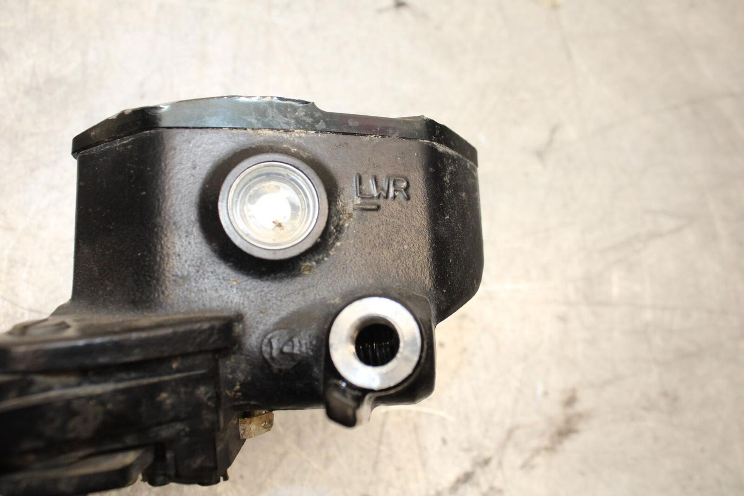 17 KAWASAKI Z900 ZR900 FRONT BRAKE MASTER CYLINDER w/ LEVER 43015-0703 BB549