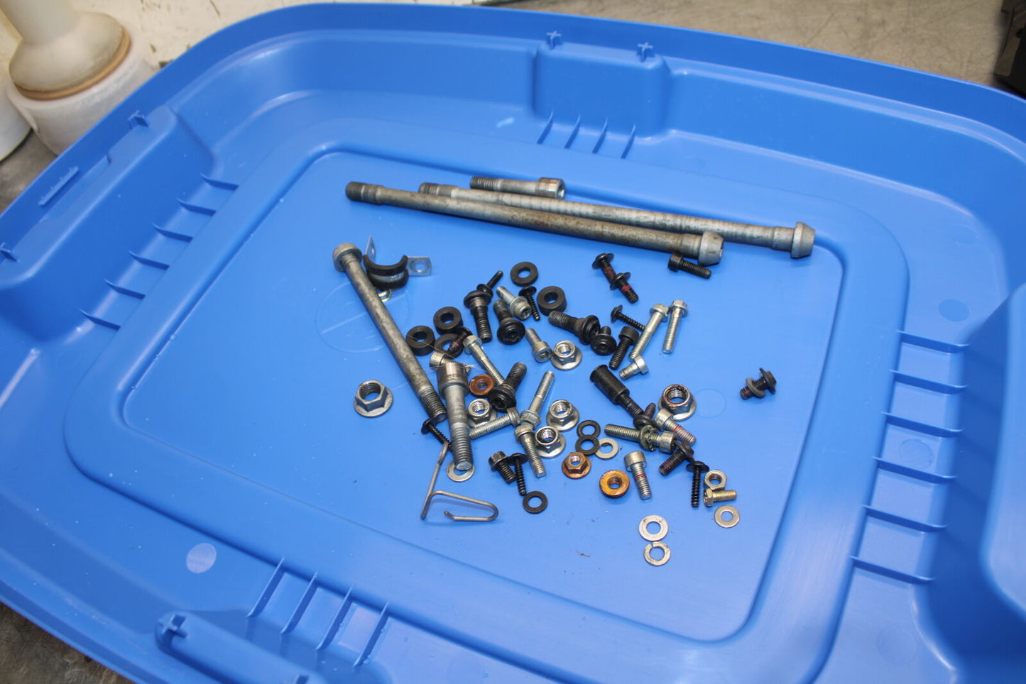 08-10 DUCATI 848 ENGINE MOUNTING BOLTS HARDWARE MOTOR SCREWS BB705