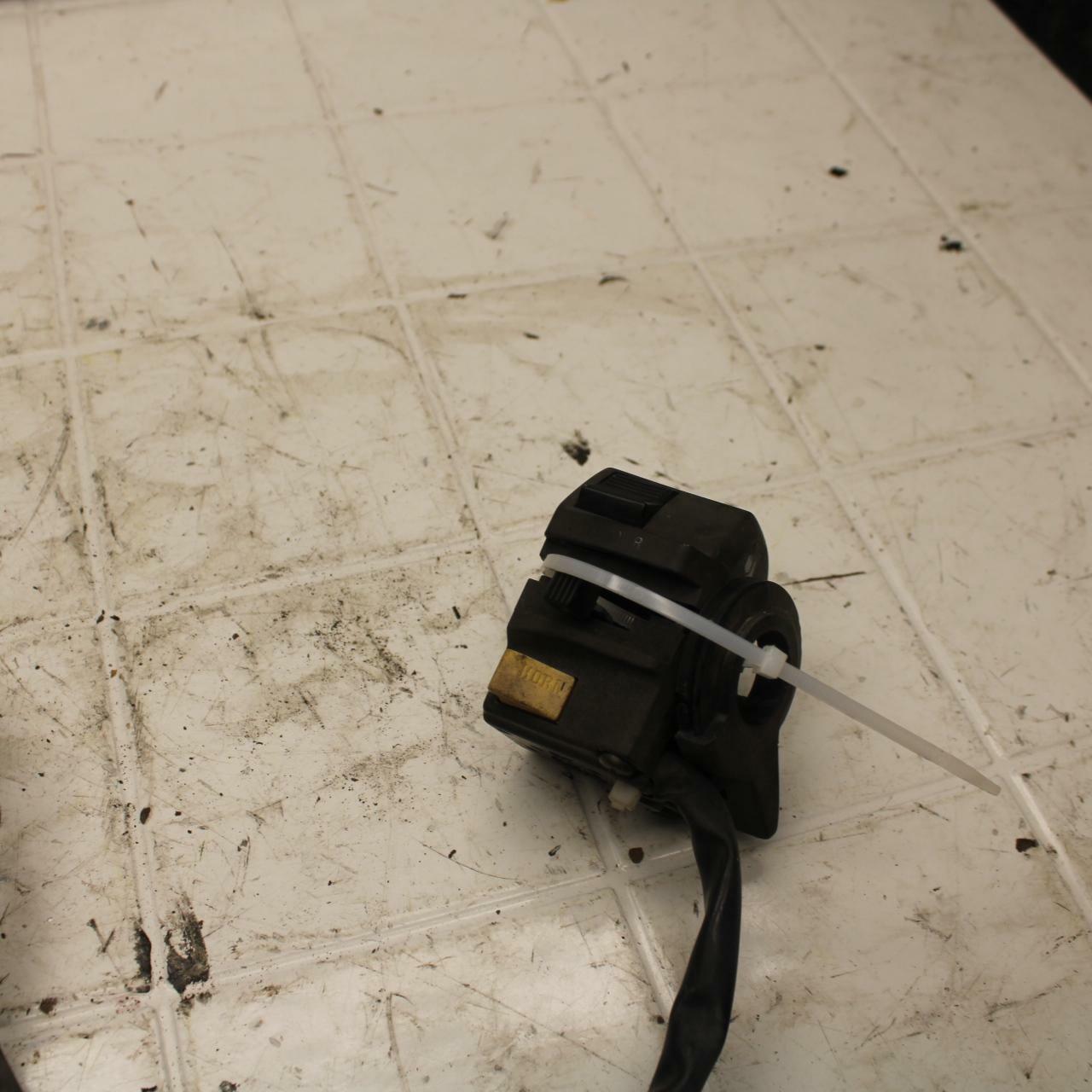 93 SUZUKI KATANA 600 GSX600F LEFT CLIP ON HANDLE HORN SIGNALS SWITCH BB400