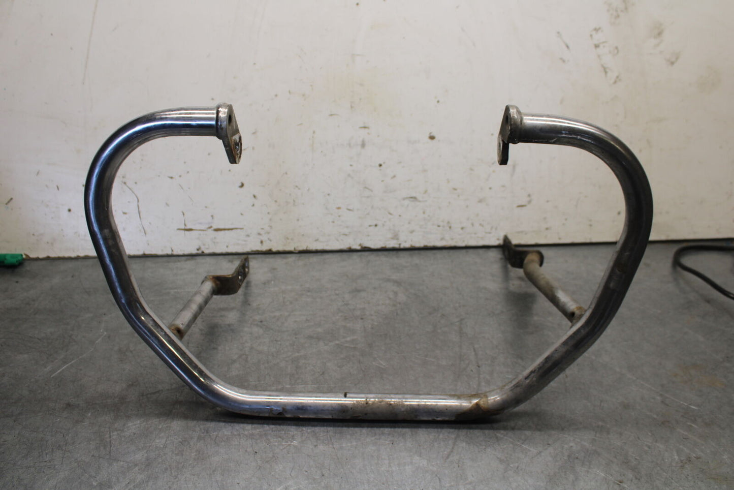 85-86 SUZUKI MADURA 1200 CRASH BAR BB691