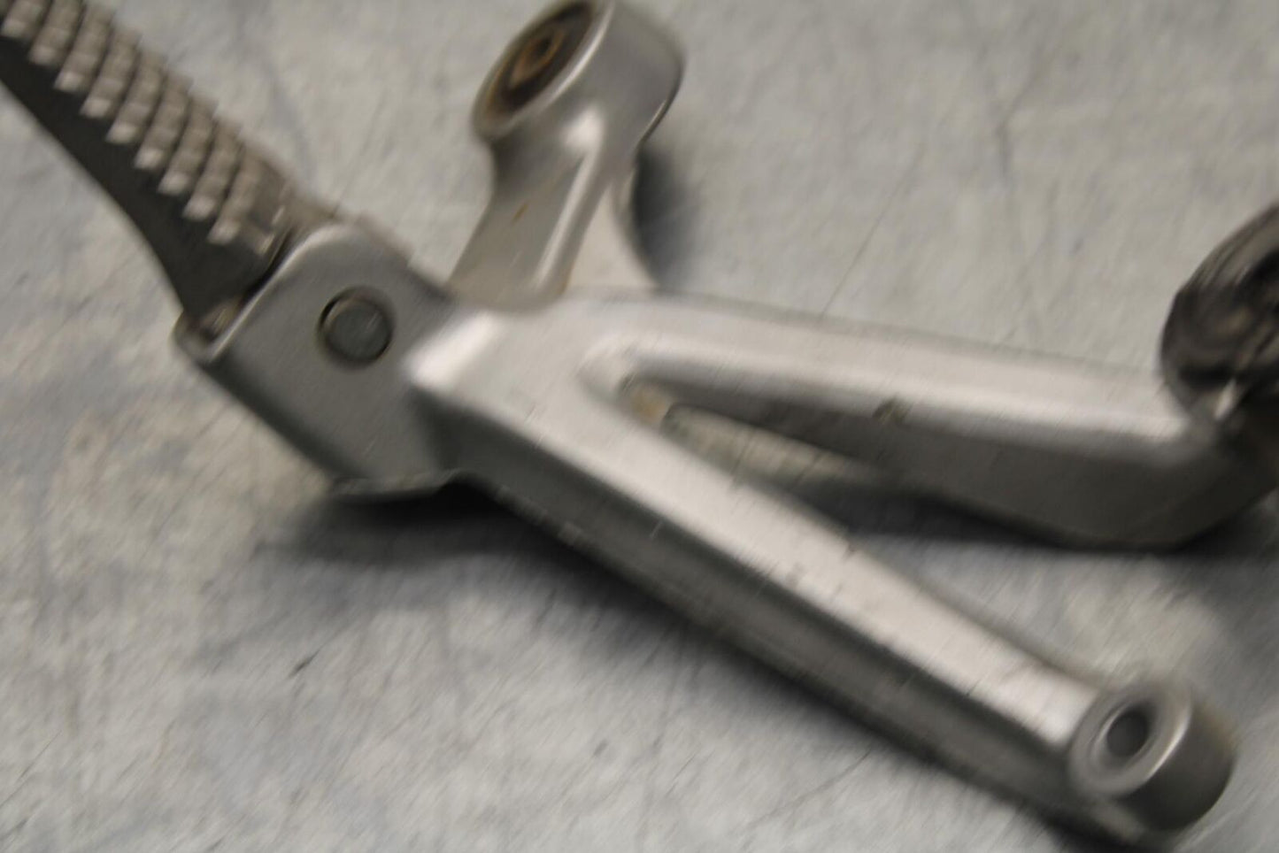 1999 Suzuki GSXR600 RIGHT REAR BACK PASSENGER PEG BB580