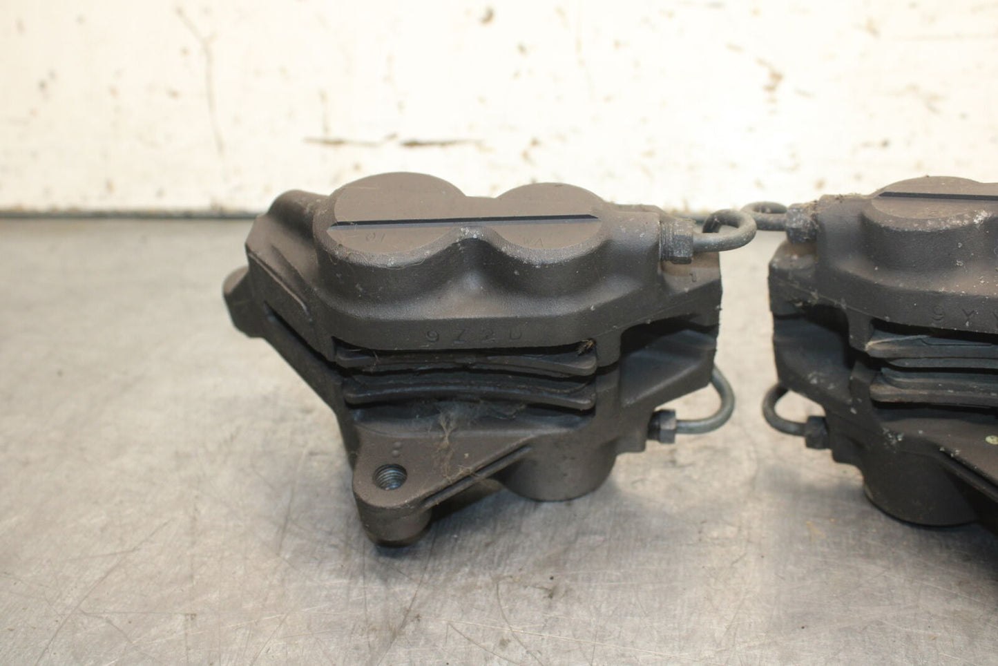 96-07 YAMAHA YZF600R RIGHT LEFT FRONT BRAKE CALIPER SET PAIR CALIPERS BB746