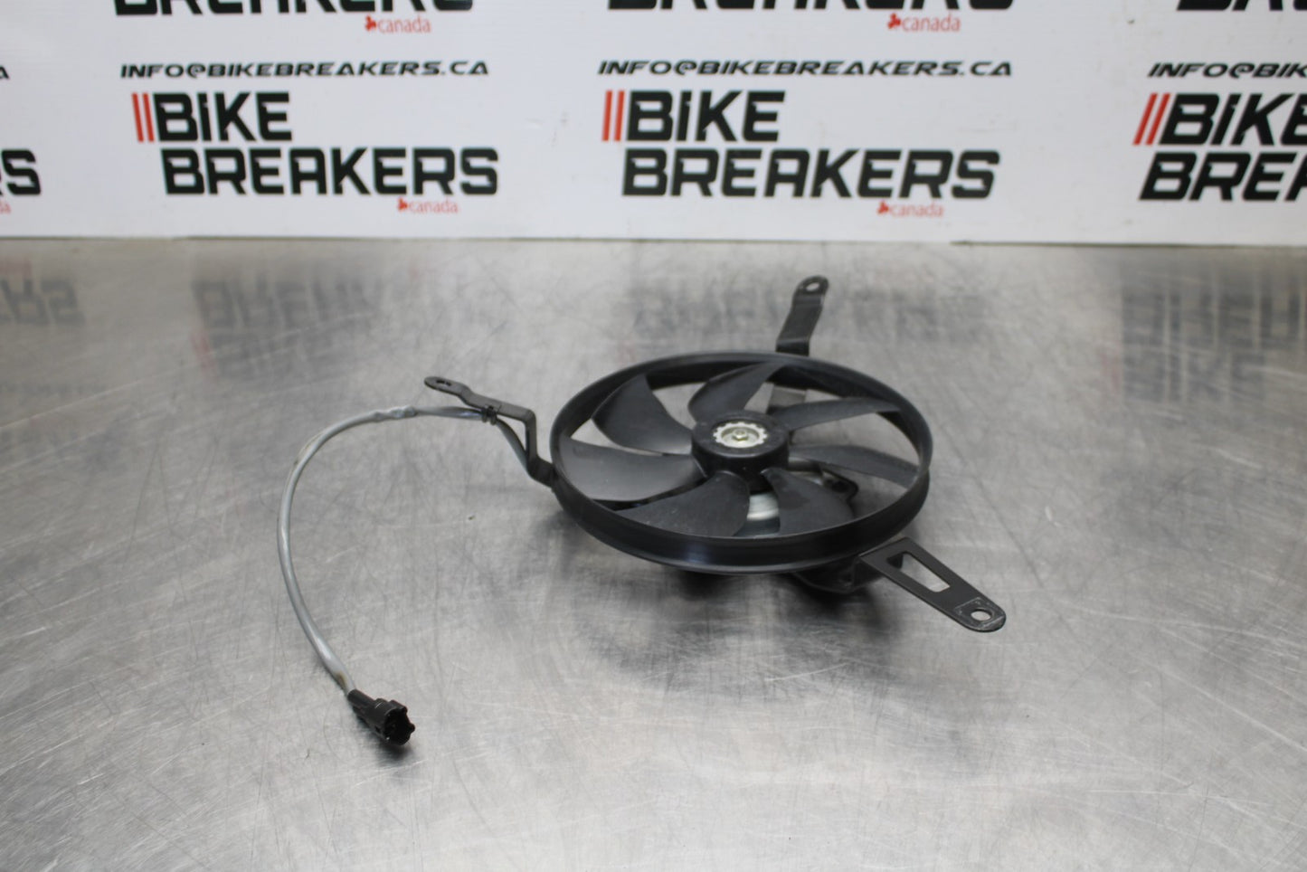 21-23 KAWASAKI NINJA ZX6R ENGINE RADIATOR COOLING FAN BB179