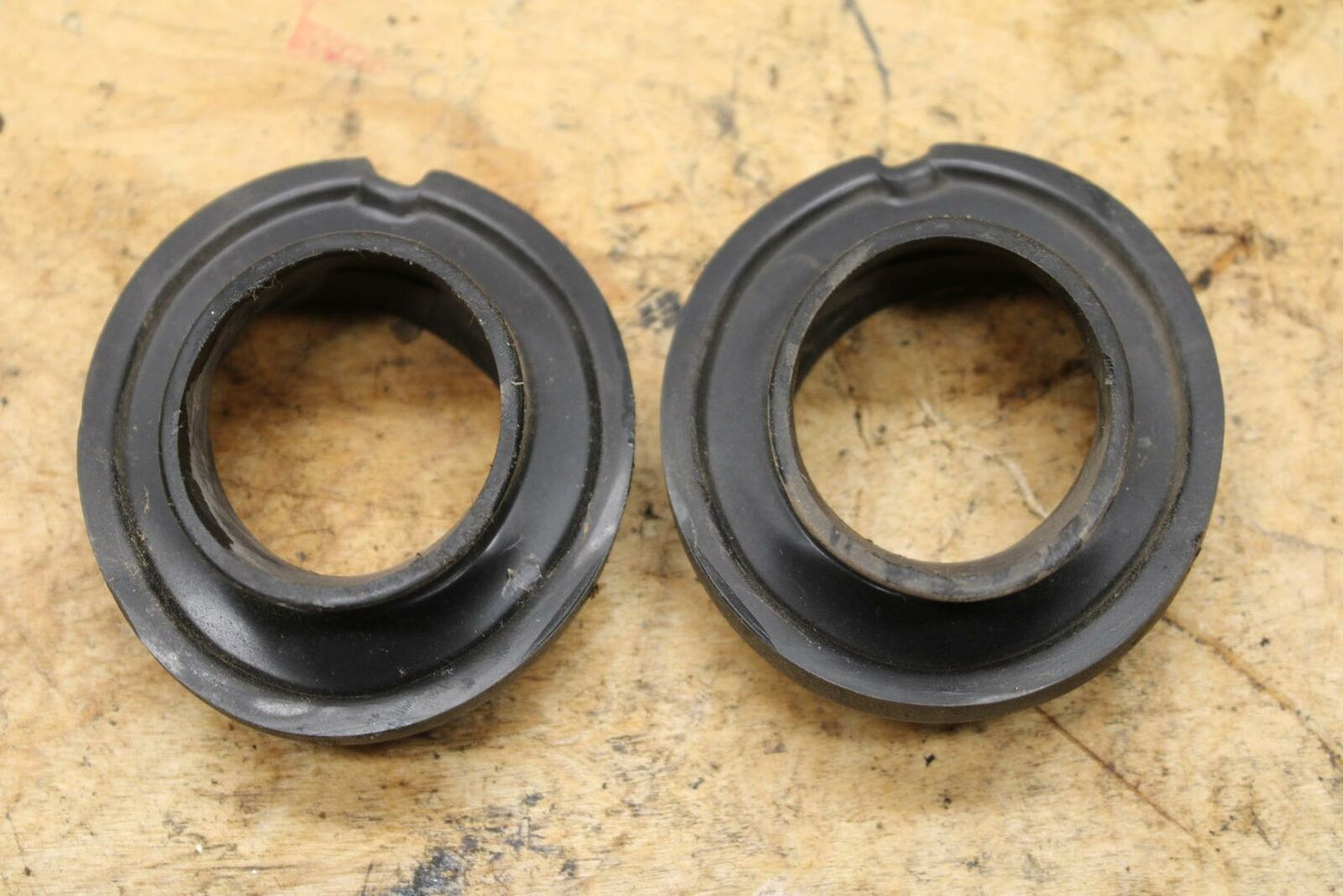 91-93 YAMAHA FZR1000 RIGHT LEFT FRONT DUCT COVERS GROMMETS RUBBERS BB339