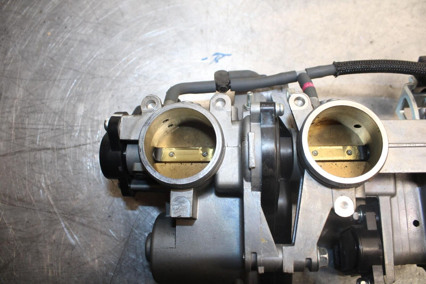 2015 Yamaha FJ09 MAIN FUEL INJECTORS / THROTTLE BODIES BB41