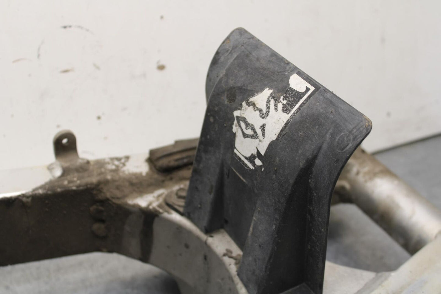 01-03 SUZUKI GSXR600 REAR SWINGARM BACK SUSPENSION SWING ARM 61000-39F00 BB633