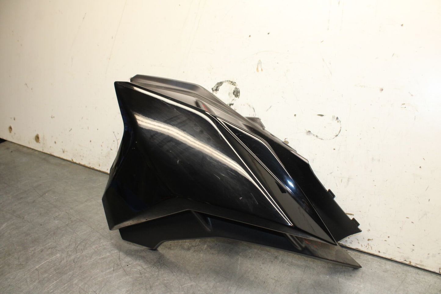 21-24 APRILIA TUONO 660 FACTORY RIGHT FRONT UPPER MID SIDE FAIRING PLASTIC BB733