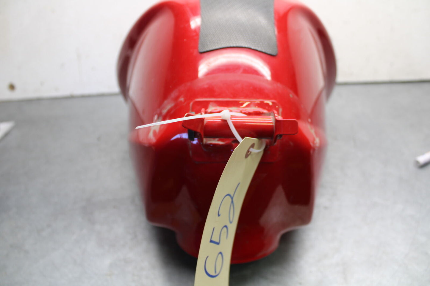 09-11 TRIUMPH DAYTONA 675 GAS TANK FUEL CELL PETROL RESERVOIR BB652