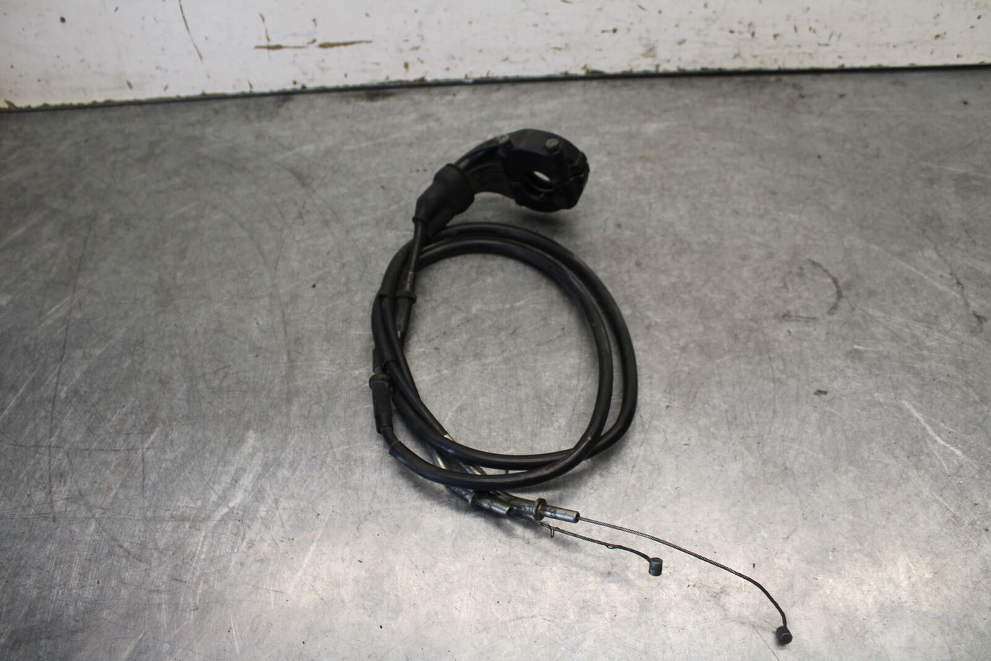 03-04 KAWASAKI NINJA ZX6RR THROTTLE CABLE LINE HOUSING GUIDE BB684