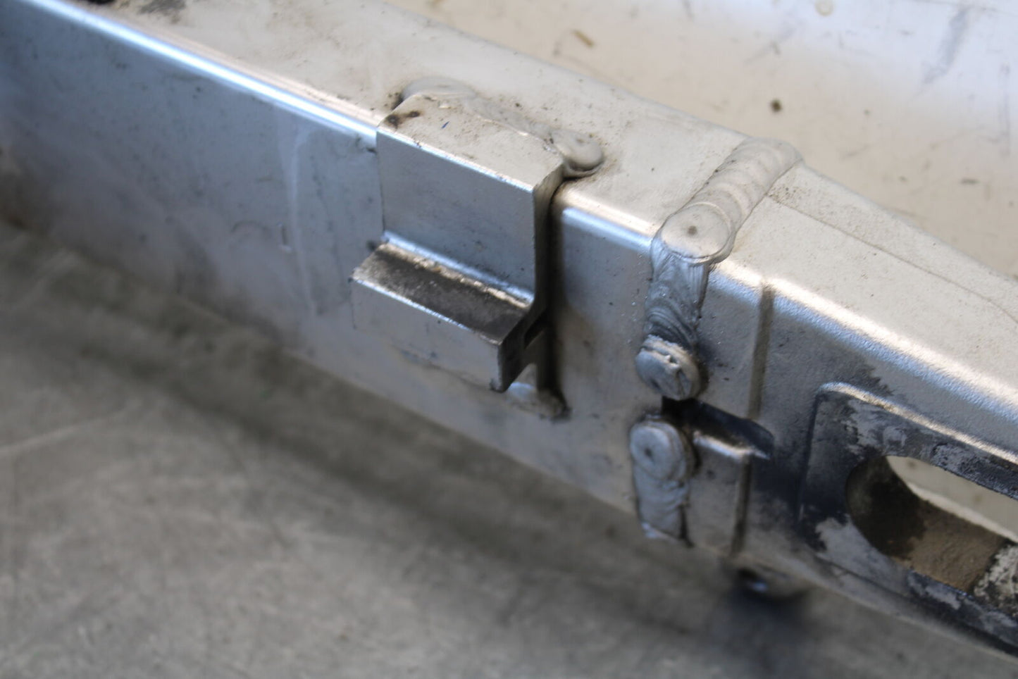 03-07 SUZUKI SV1000S REAR SWINGARM BACK SUSPENSION SWING ARM BB657