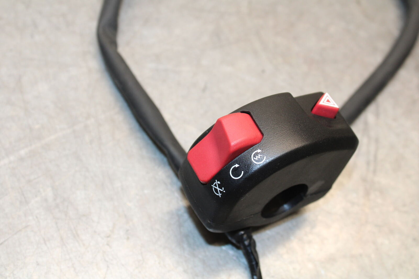 19-21 TRIUMPH SPEED TWIN 1200 RIGHT CLIP ON HANDLE KILL OFF START SWITCH BB653