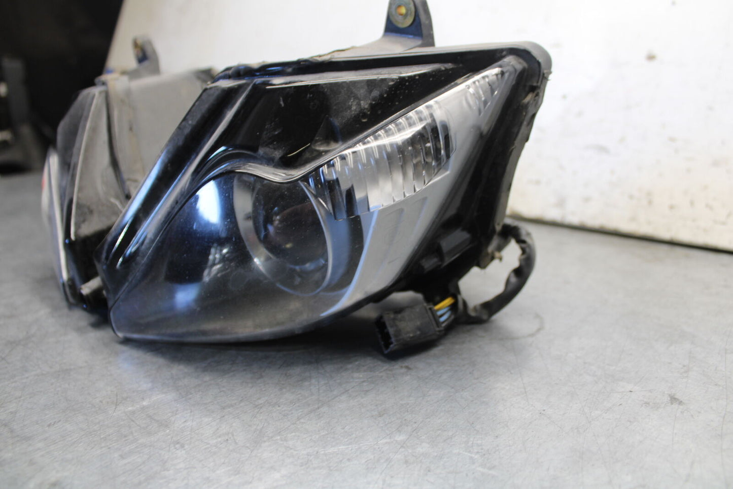 07-08 TRIUMPH DAYTONA 675 FRONT HEADLIGHT HEAD LIGHT LAMP BB685