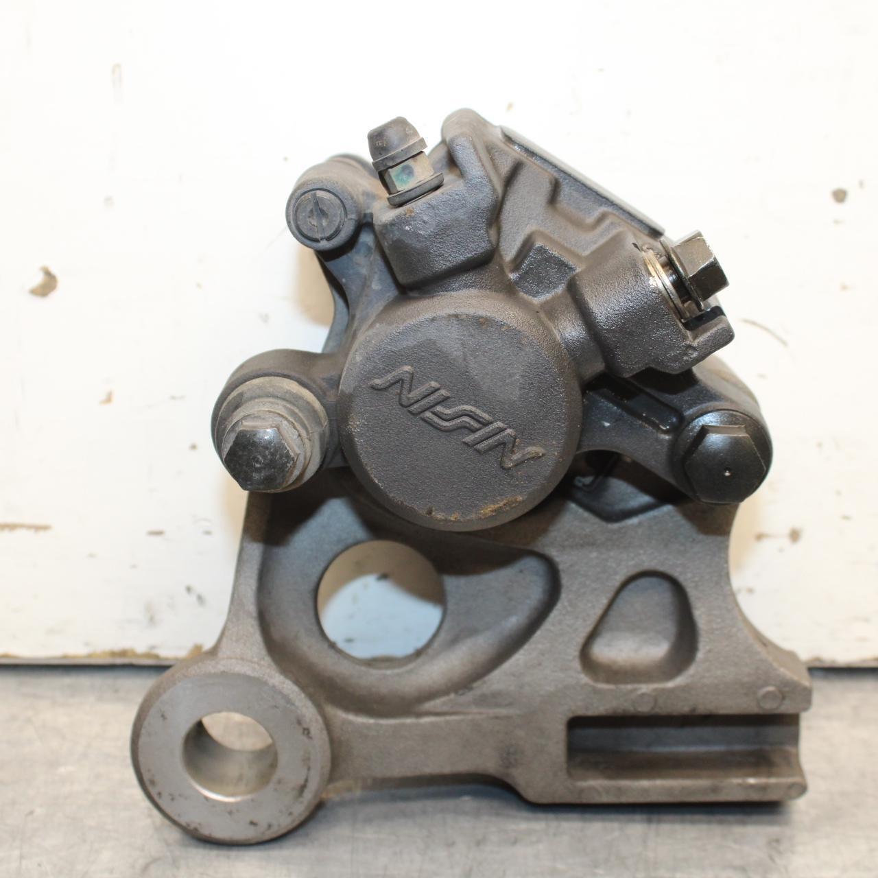01-06 HONDA CBR600F4I REAR BRAKE CALIPER W MOUNT BRACKET 43150-MBW-006 BB626