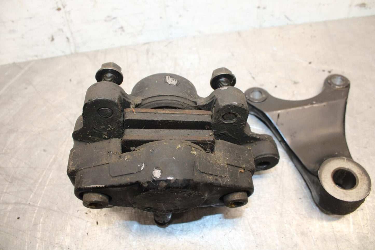 82-83 SUZUKI GS1100GL REAR BACK BRAKE CALIPER W MOUNT BRACKET BB30