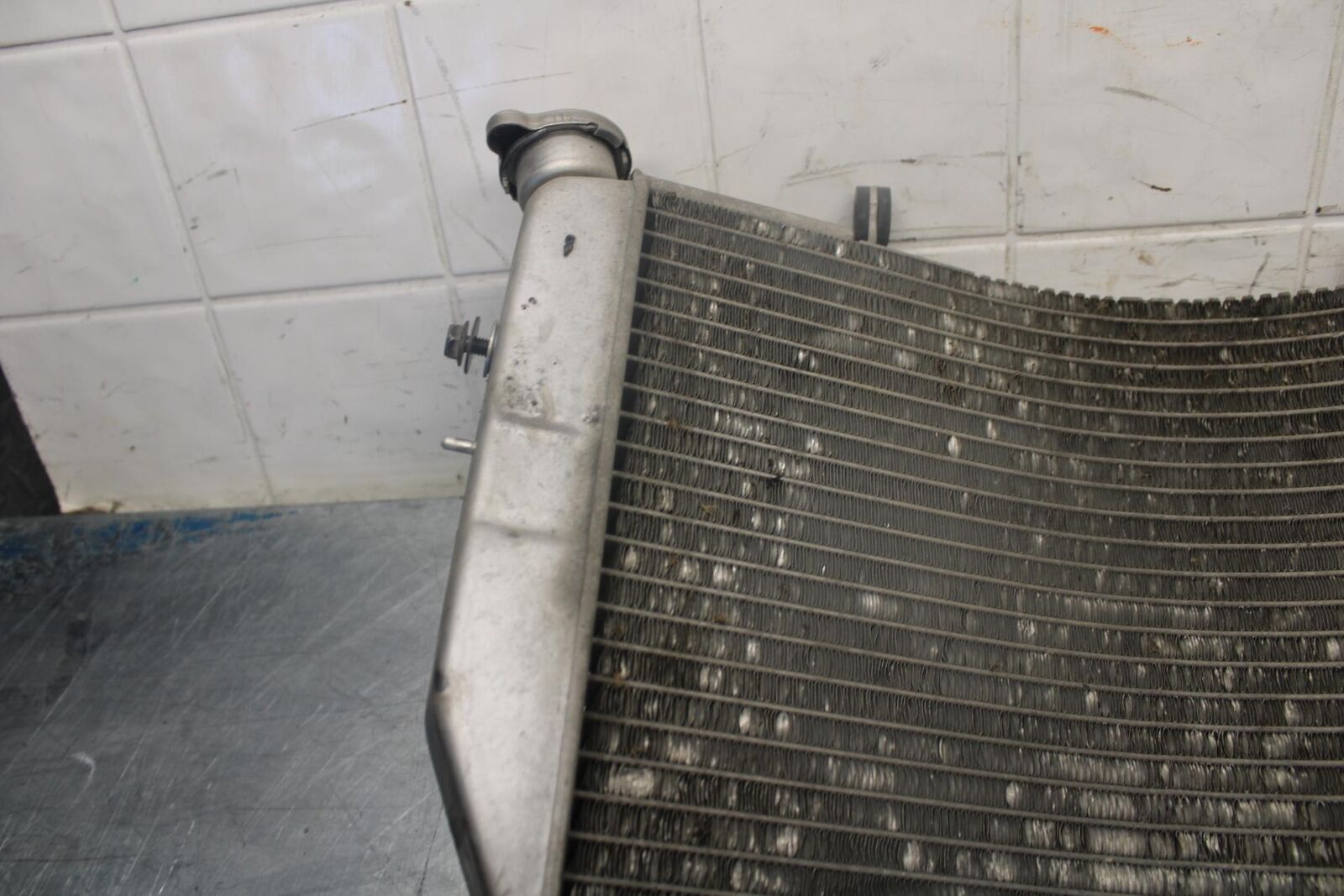 03-04 SUZUKI GSXR1000 ENGINE RADIATOR MOTOR COOLER COOLING  17710-40F20 BB459