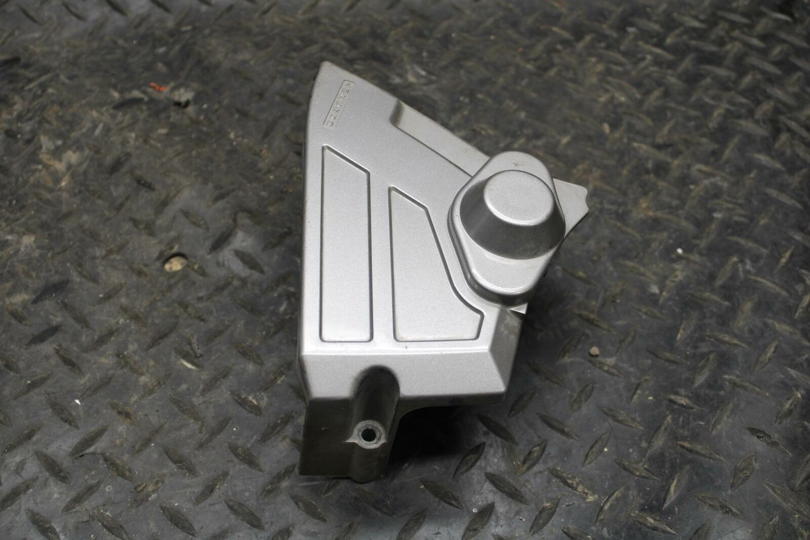 03 SUZUKI SV650S ENGINE SPROCKET COVER BB219