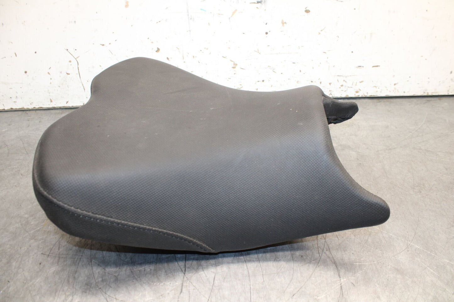 19-22 KAWASAKI Z400 FRONT DRIVERS SEAT PAD SADDLE PILLION BB738