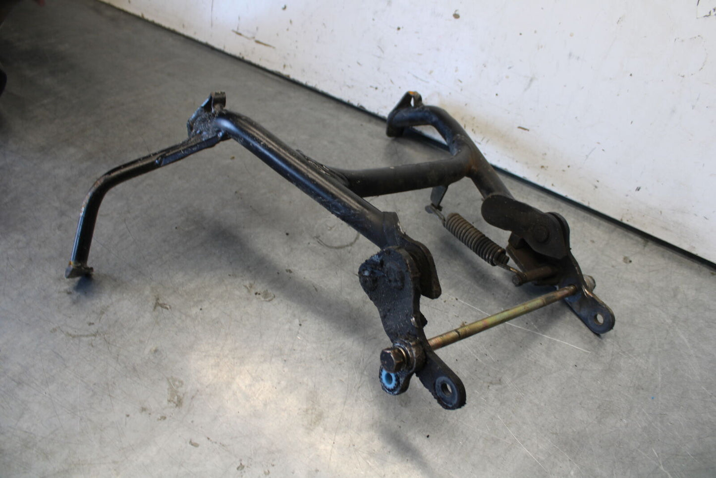06-07 DUCATI MONSTER 695 CENTER MAIN STAND BB674