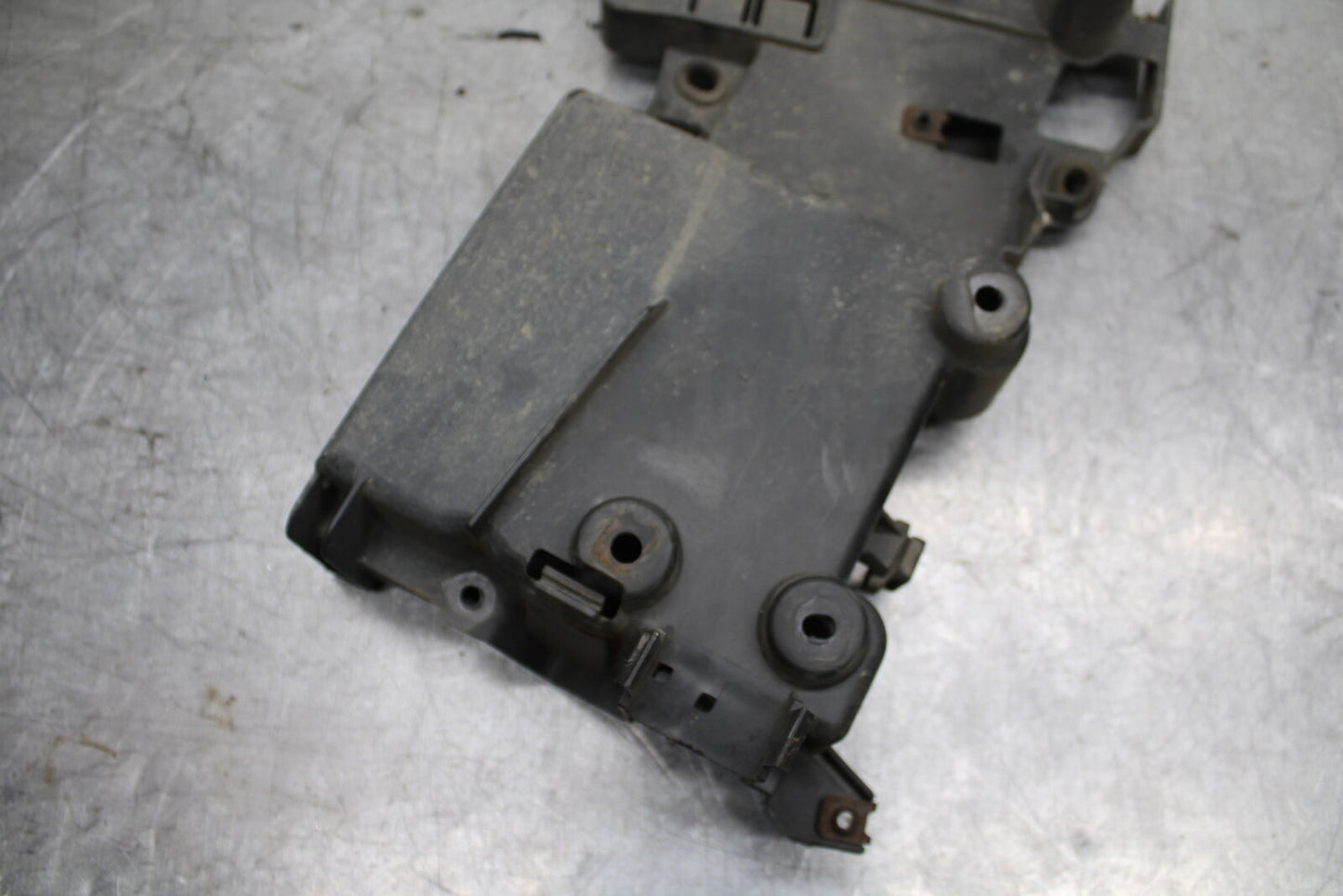 99-00 YAMAHA V STAR 1100 BATTERY TRAY BOX HOLDER BB711