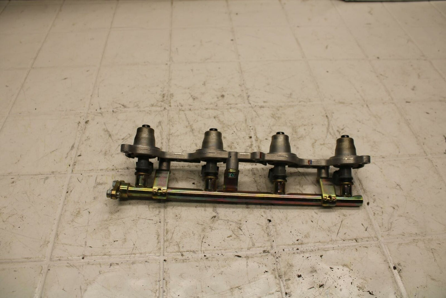 05-06 HONDA CBR600RR AIRBOX TOP RAIL INJECTORS BB399