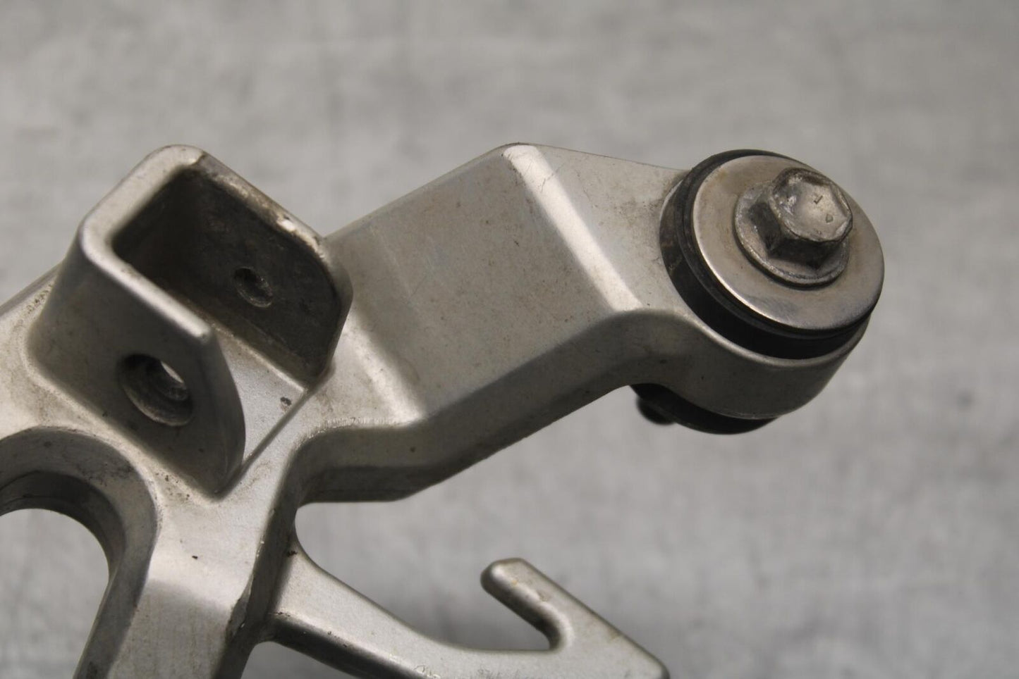 2003 Suzuki SV1000S RIGHT REAR FOOT REST PEG STEP BB85