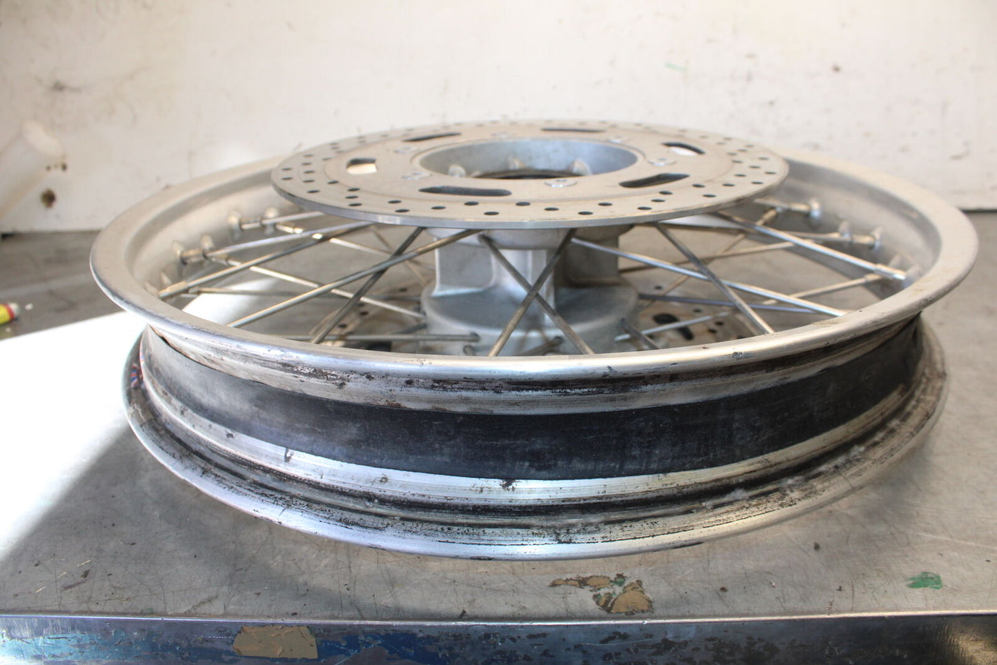 01-06 TRIUMPH TIGER 955I FRONT RIM FRONT WHEEL BB693