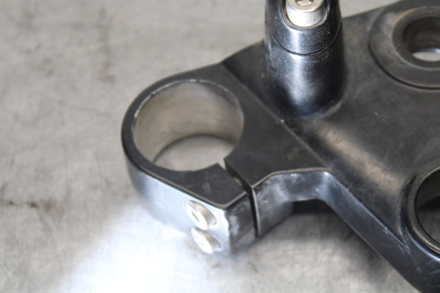 01-06 TRIUMPH TIGER 955I FORKS UPPER TRIPLE TREE CLAMP BB693