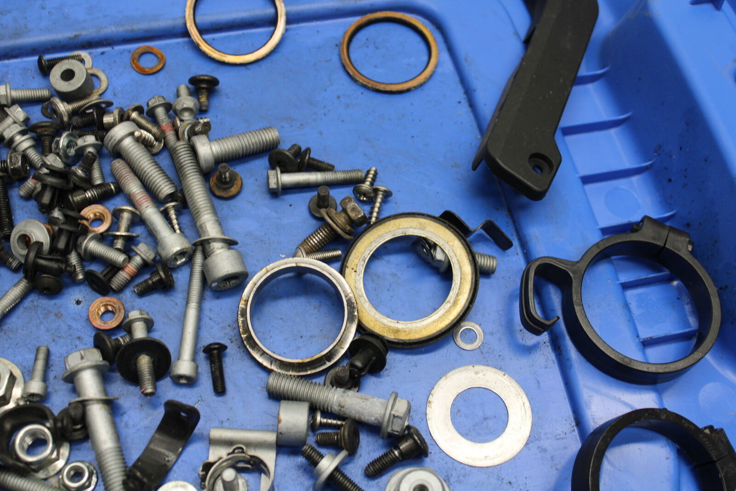 21-24 APRILIA TUONO 660 FACTORY MOUNTING BOLTS HARDWARE MOTOR SCREWS BB733