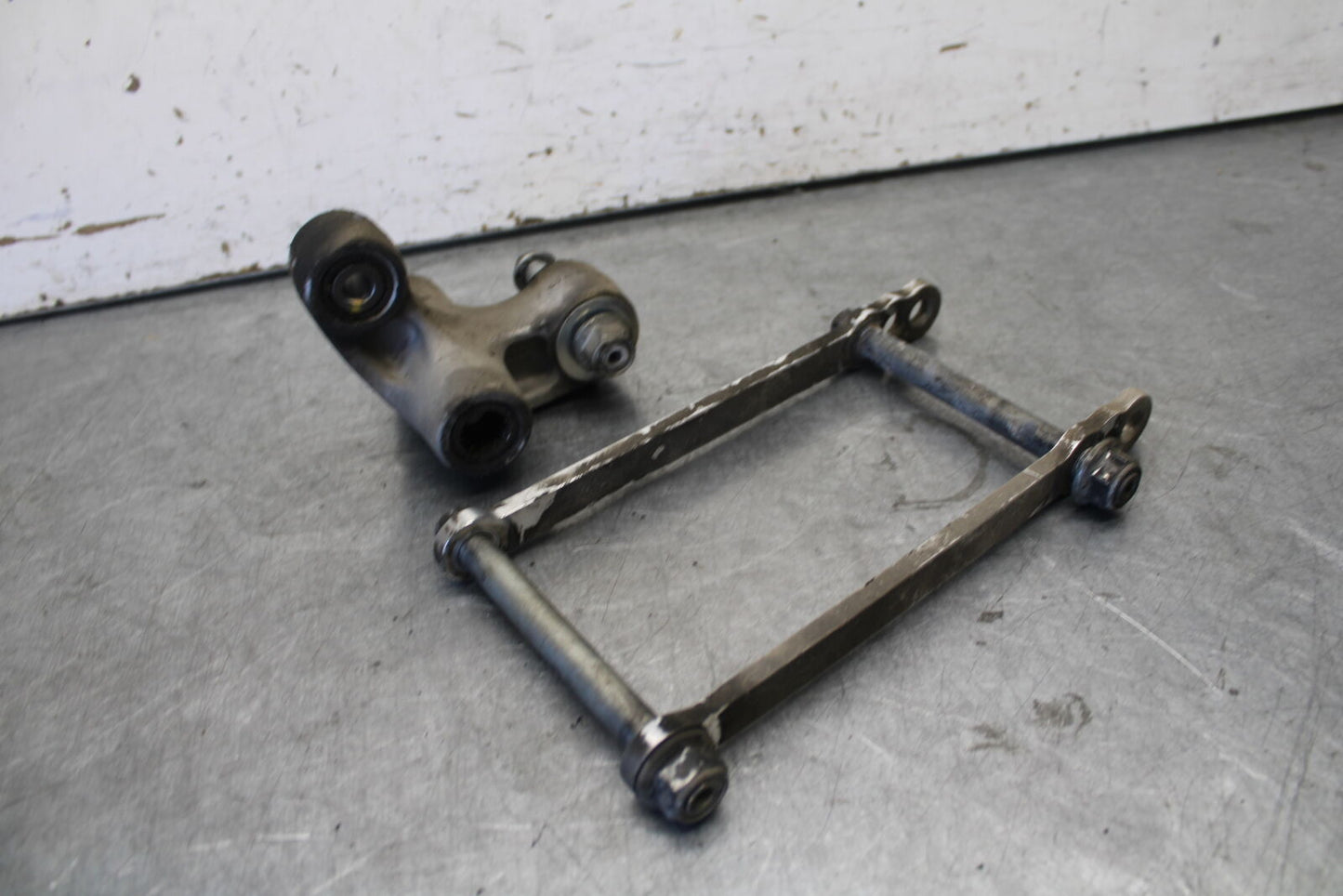 04 SUZUKI GSXR600 AFTERMARKET REAR DOGBONE SHOCK LINKAGE LINK BB676