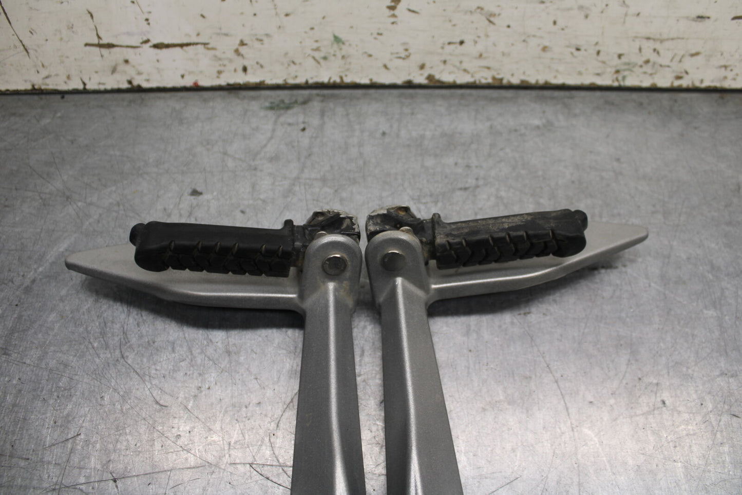 13-16 KTM 390 DUKE REAR BACK PASSENGER PEG SET PAIR BB748