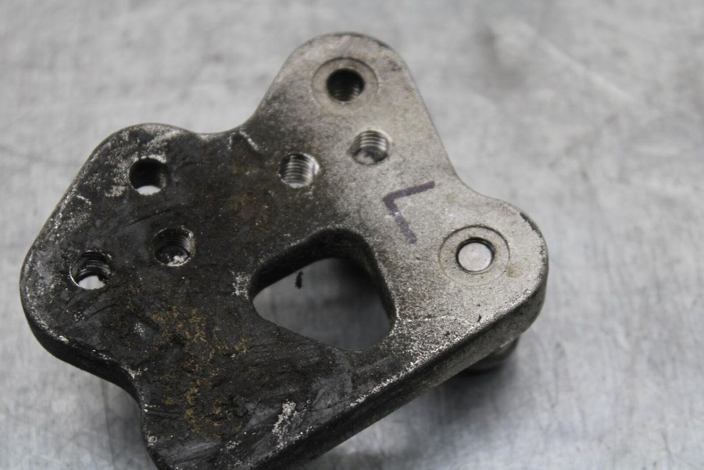 06-07 SUZUKI GSXR 600 LEFT REARSET REAR SET DRIVER FOOT PEG REST STOP BB104