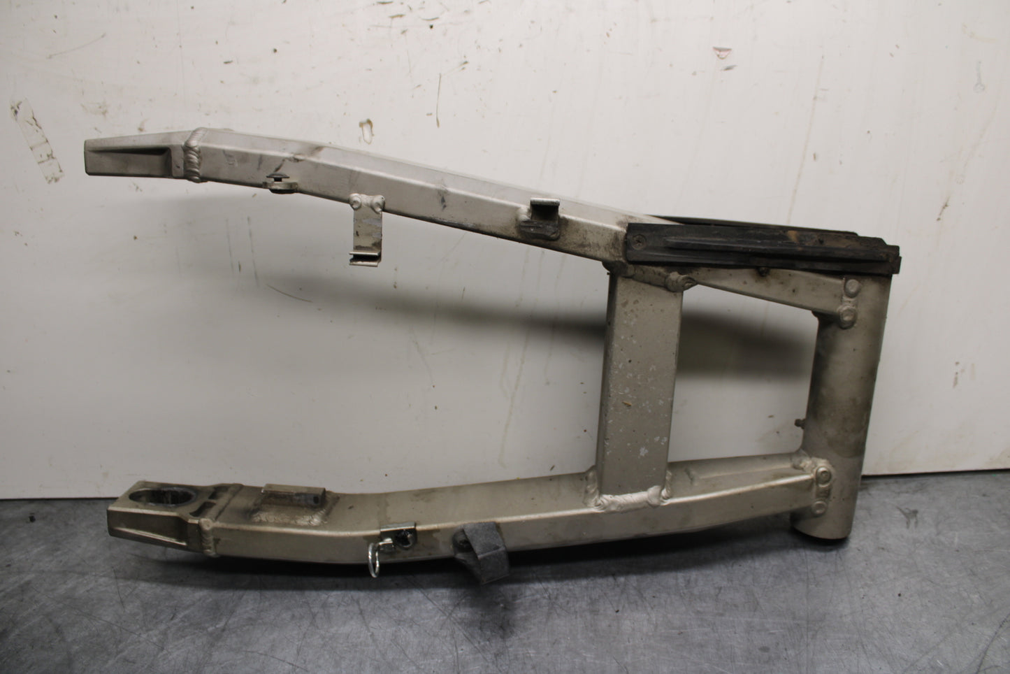 00-02 KAWASAKI NINJA ZX6R REAR SWINGARM BACK SUSPENSION SWING ARM BB750