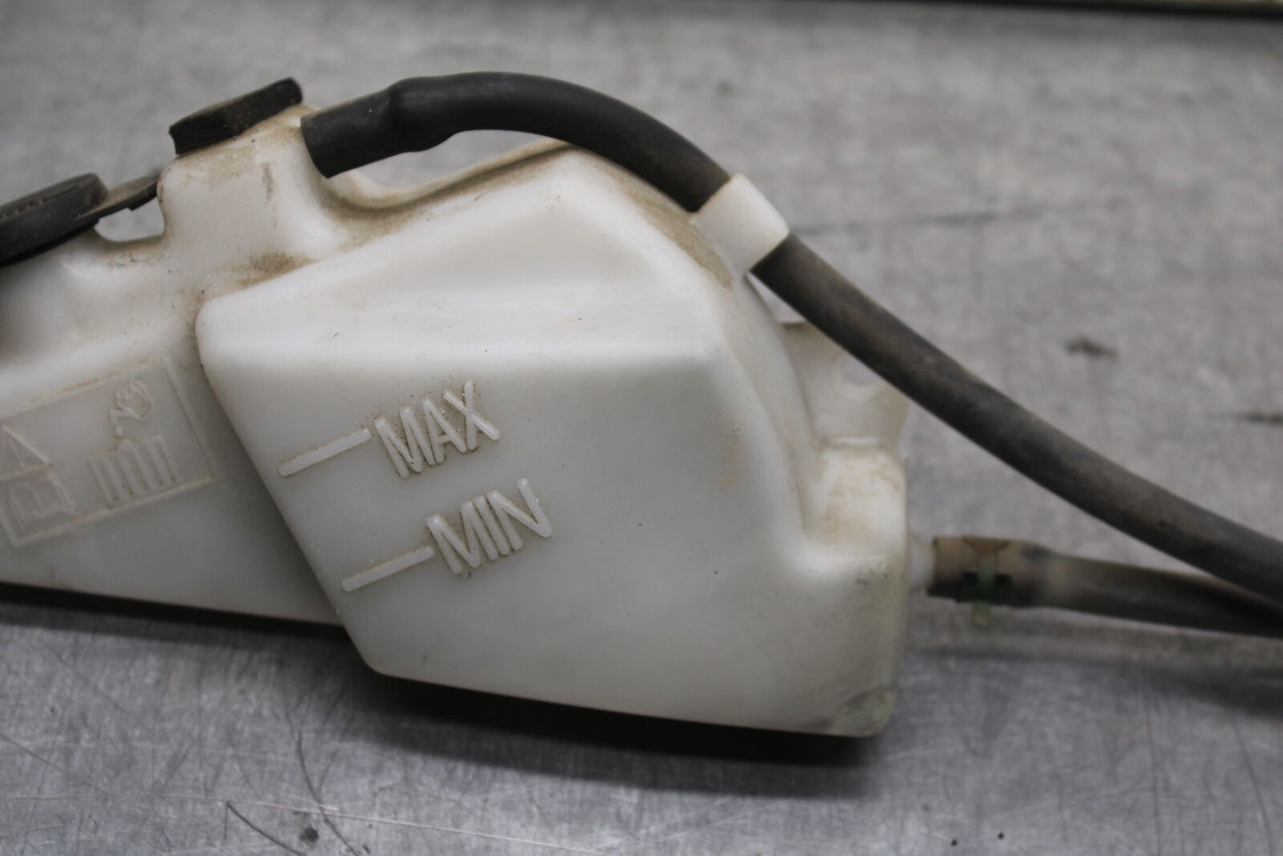 03-04 TRIUMPH DAYTONA 600 COOLANT WATER TANK RESERVOIR BOTTLE BB745