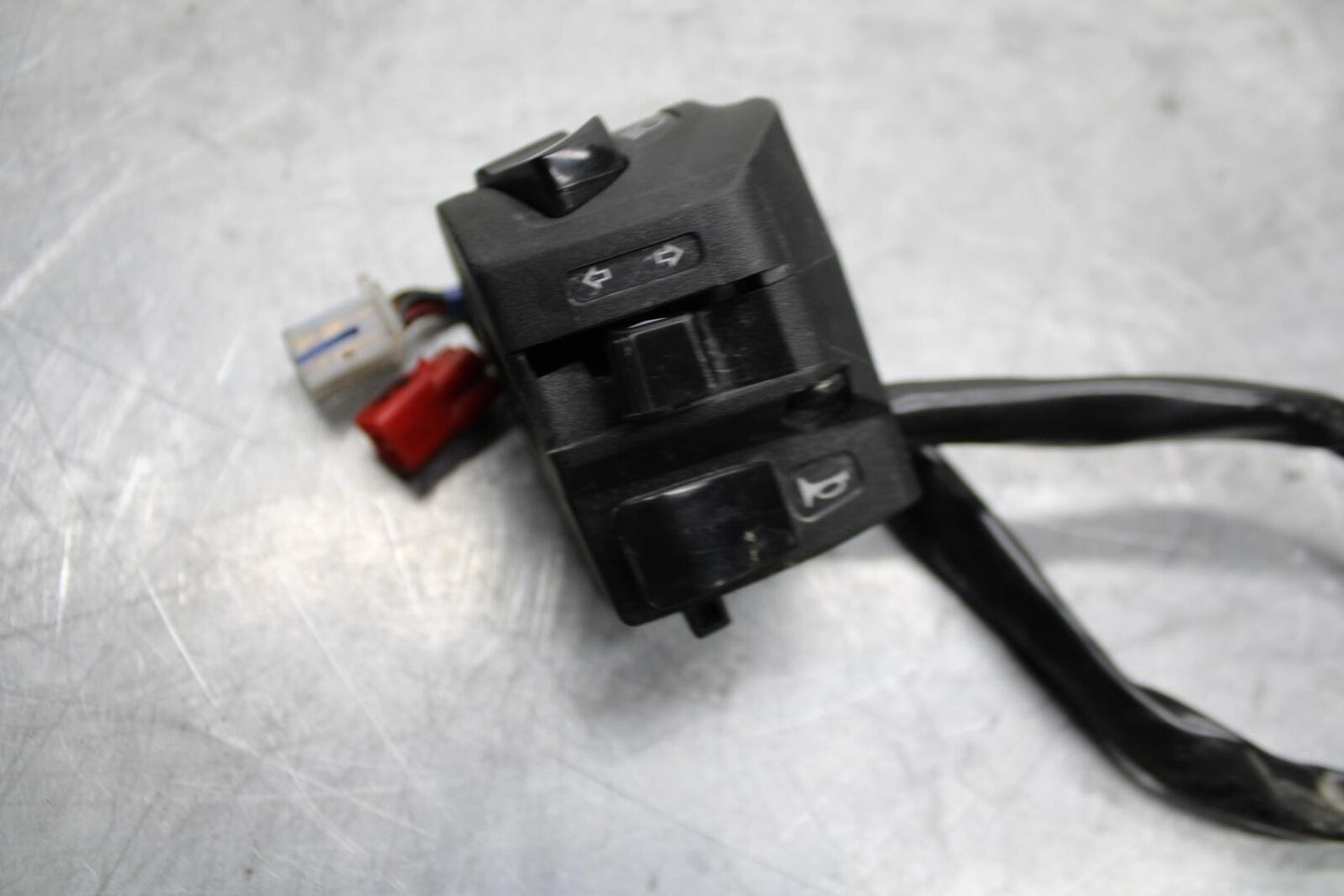18 KTM RC 390 LEFT CLIP ON HANDLE HORN SIGNALS SWITCH SWITCHES BB442