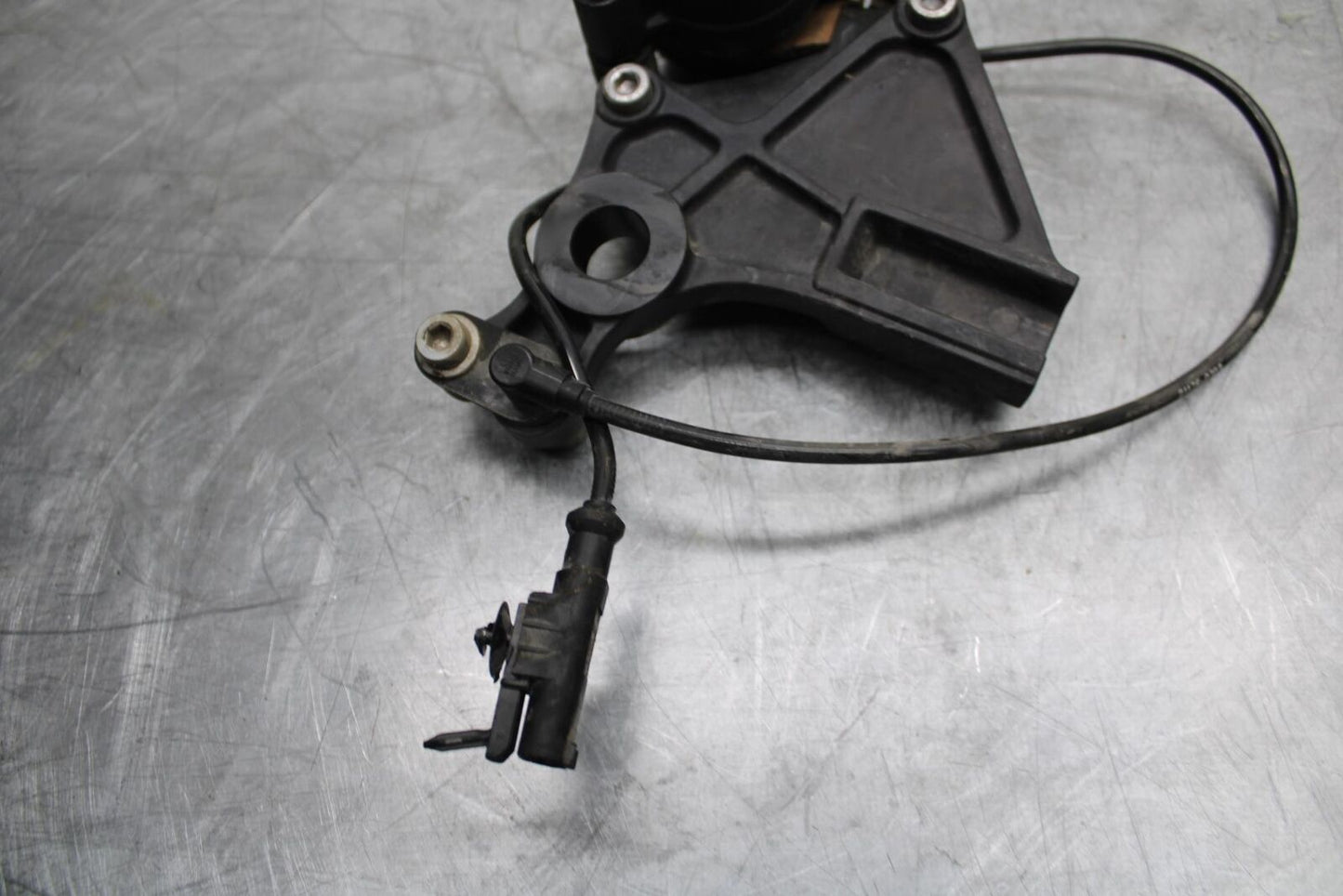 15-17 KAWASAKI EX 650 NINJA EX 650 ABS REAR BRAKE CALIPER W MOUNT BRACKET BB494